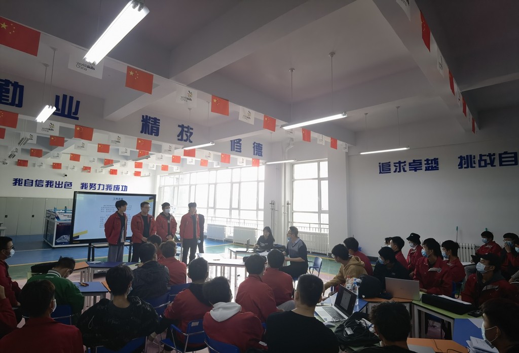 小组答辩.jpg
